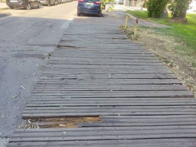 Κατεστραμμένες ξύλινες διαβάσεις