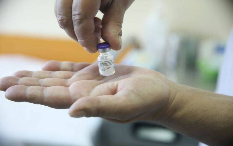Σε συζητήσεις με τις Pfizer/Biontech για την παραγγελία επιπλέον εμβολίων η Κομισιόν