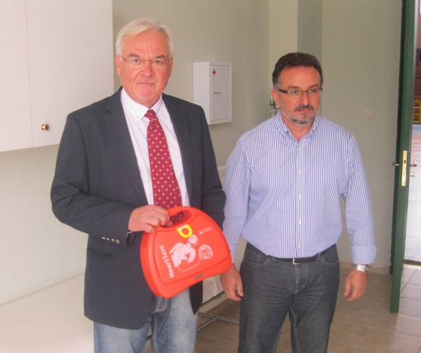 Συγχαρητήρια Μάκαρη σε Καρακύκλα για τον απινιδωτή