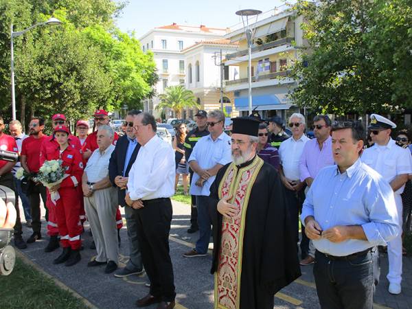 Τρισάγιο για τα θύματα των σεισμών της Καλαμάτας (βίντεο)