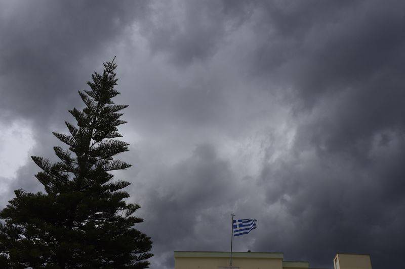 Meteo: Ραγδαία επιδείνωση του καιρού από το μεσημέρι με βροχές, καταιγίδες και θυελλώδεις ανέμους (Βίντεο)