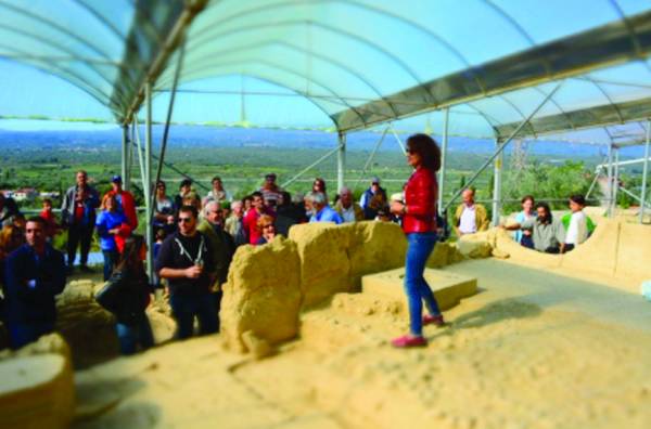 100 άτομα ξεναγήθηκαν στην Αρχαία Θουρία