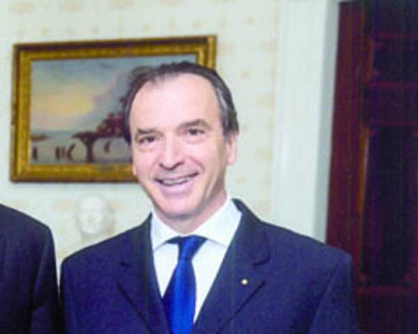 Ο Καλαματιανός πρέσβης για τον Αρχιεπίσκοπο Αλβανίας Αναστάσιο