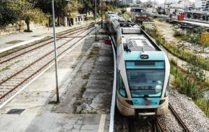 Επικρίνουν τους βουλευτές του ΣΥΡΙΖΑ στην Κορινθία για αδιαφορία για τον προαστιακό στο Λουτράκι