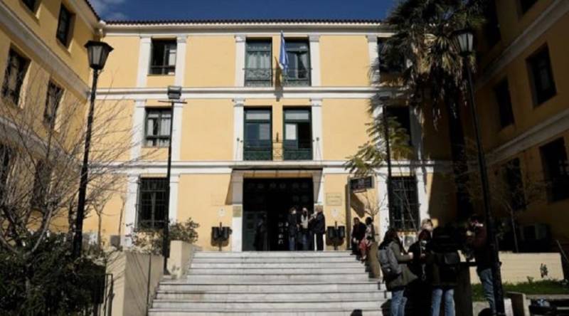 Μάτι – Πυρκαγιά: Σε μεγαλύτερη αίθουσα η δίκη – Αναβλήθηκε η δίκη Ματθαιόπουλου (βίντεο)