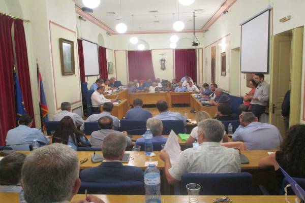 Καλαμάτα: Η δημοτική αρχή Βασιλόπουλου αγκαλιάζει τον Κουκούτση