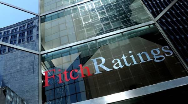 Fitch: Πολιτικό ζήτημα το οικονομικό μέλλον της Ελλάδας