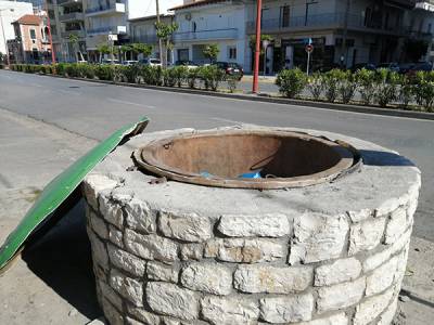 Δυσοσμία από τους ανοιχτούς κάδους