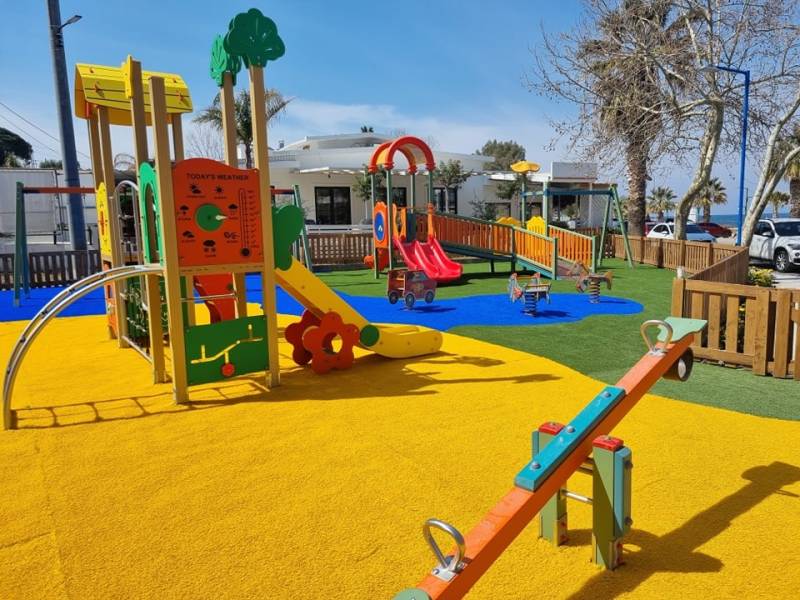 Ανακατασκευή παιδικής χαράς στην παραλία Κυπαρισσίας