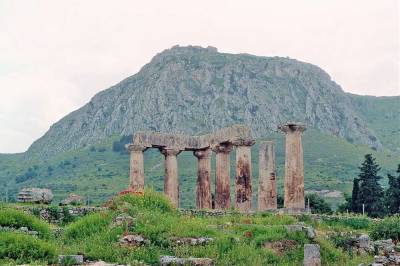 Η τουριστική διχοτόμηση της Περιφέρειας Πελοποννήσου