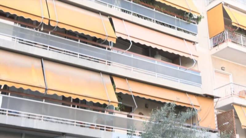 Καλλιθέα: Νεκρό 7χρονο κοριτσάκι που πέρασε μέσα από τζαμαρία στο σπίτι του