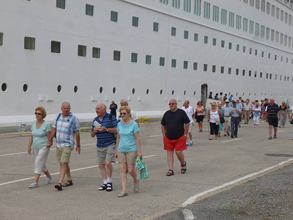 Τα καλά και τα κακά της Καλαμάτας όπως τα βλέπουν οι τουρίστες των κρουαζιερόπλοιων