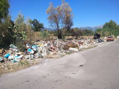 Χωματερή στη Δυτική Παραλία