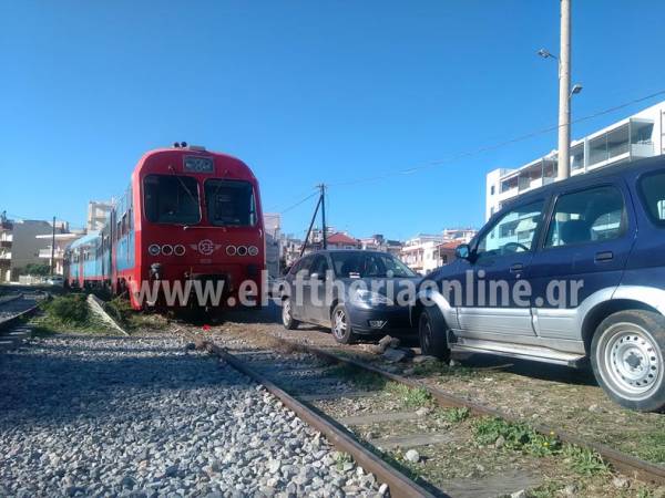 Παρκαρισμένα αυτοκίνητα εμπόδισαν την έναρξη σιδηροδρομικού δρομολογίου Καλαμάτα - Μεσσήνη (βίντεο-φωτογραφίες)