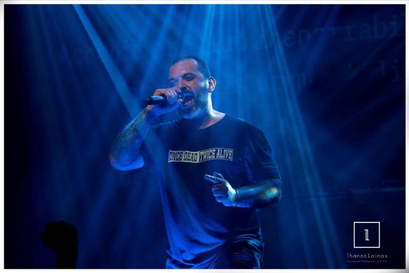 Ο ράπερ Βέβηλος δίνει “μυστηριώδες” ραντεβού στην Καλαμάτα