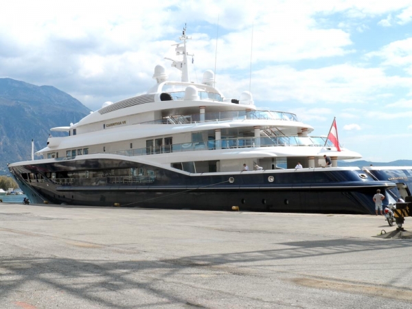 Ξαναέπιασε Καλαμάτα η εντυπωσιακή θαλαμηγός