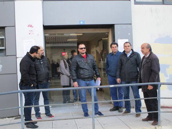 Παράσταση διαμαρτυρίας λογιστών στη ΔΟΥ Καλαμάτας (βίντεο)