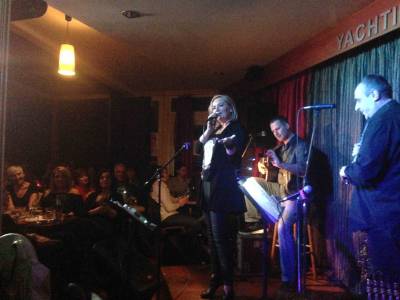 Η Ρίτα Αντωνοπούλου "ταξίδεψε" την Καλαμάτα (βίντεο)