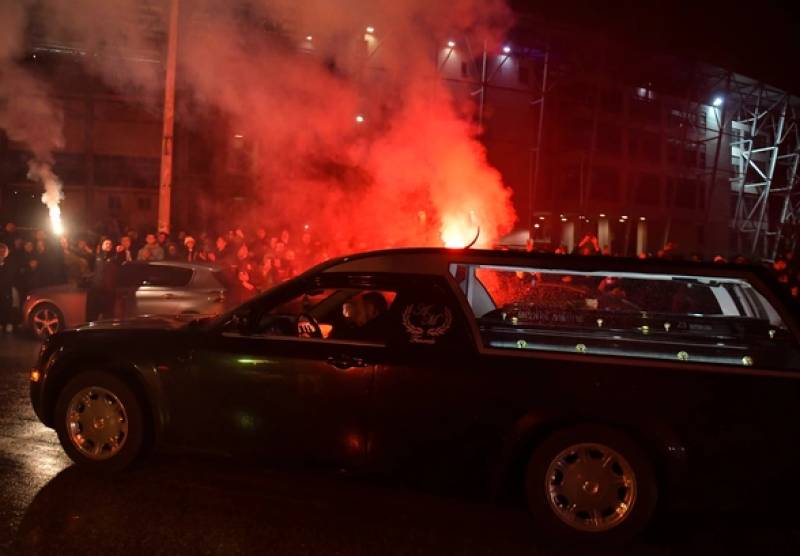 Στη Θεσσαλονίκη το C-130 με τις σορούς των επτά οπαδών του ΠΑΟΚ (Βίντεο)