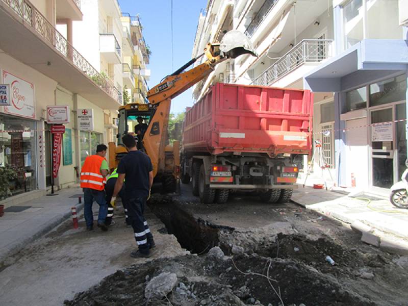 Καλαμάτα: Εργασίες διαχείρισης ομβρίων στη Χρυσάνθου Παγώνη