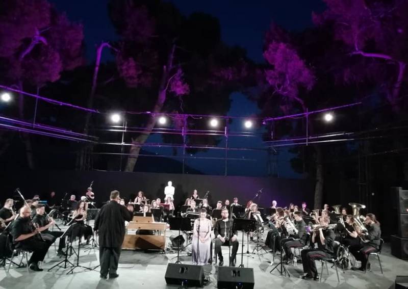 Ομορφη βραδιά στο Κάστρο από τη Δημοτική Φιλαρμονική Καλαμάτας