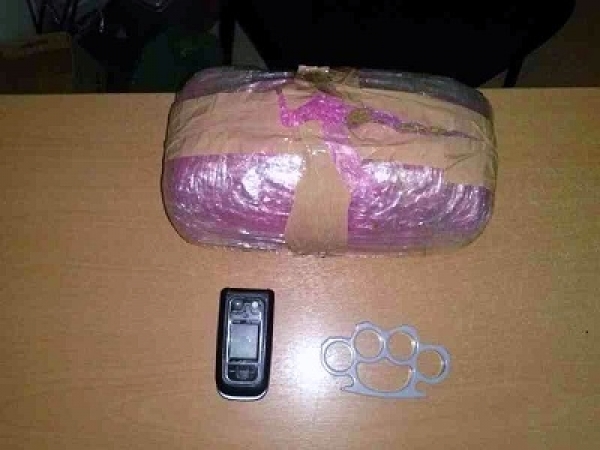 Συνελήφθη 23χρονος Αλβανός με 1 κιλό κάνναβη και σιδερογροθιά στο Κιάτο