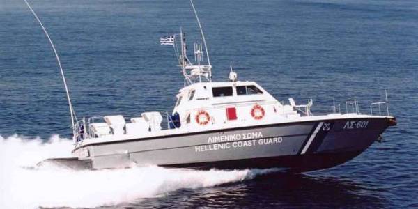 Έρευνα για ιστιοφόρο με 45 μετανάστες ανοιχτά της Πύλου