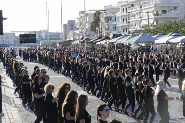Νέο ρεκόρ Γκίνες στην Καλαμάτα: 648 άτομα χόρεψαν Καλαματιανό για 9 λεπτά (βίντεο-φωτογραφίες)
