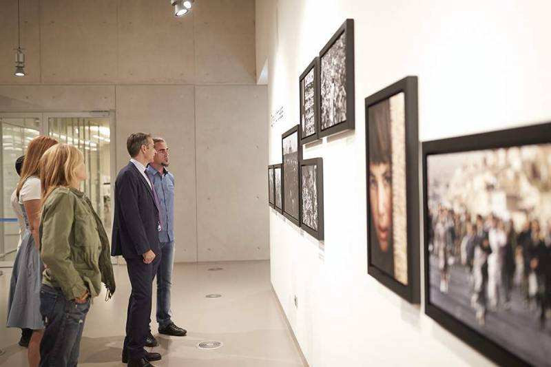 Την έκθεση του Γιάννη Μπεχράκη στο «ΚΠΙΣΝ» επισκέφθηκε ο Κυριάκος Μητσοτάκης