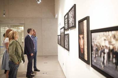 Την έκθεση του Γιάννη Μπεχράκη στο «ΚΠΙΣΝ» επισκέφθηκε ο Κυριάκος Μητσοτάκης