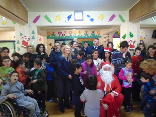 Ο Αϊ-Βασίλης της 120 ΠΕΑ στο Ειδικό Σχολείο