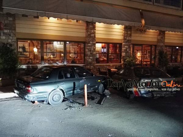 Αυτοκίνητο έπεσε πάνω σε άλλα τρία οχήματα στο κέντρο των Γαργαλιάνων