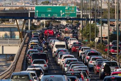 Αυξημένα μέτρα της Τροχαίας και απαγόρευση φορτηγών έως την Καθαρά Δευτέρα