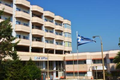 Νοσοκομείο Άρτας: Ασθενής έβαλε ψαλίδι στον λαιμό φύλακα – Πυροβολισμοί από την αστυνομία