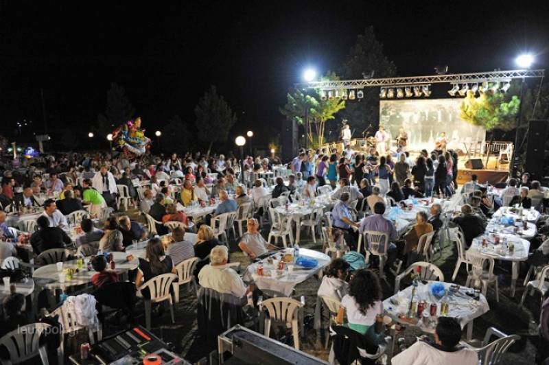 Αρκετά με τους πολιτικούς για τα πανηγύρια