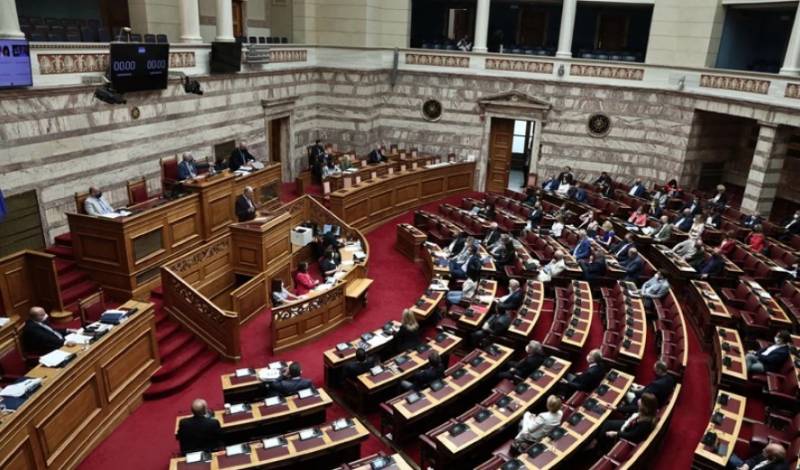 Βουλή: Διευθέτηση του χρόνου εργασίας και με πρόταση του εργοδότη ζητεί ο ΣΕΒ