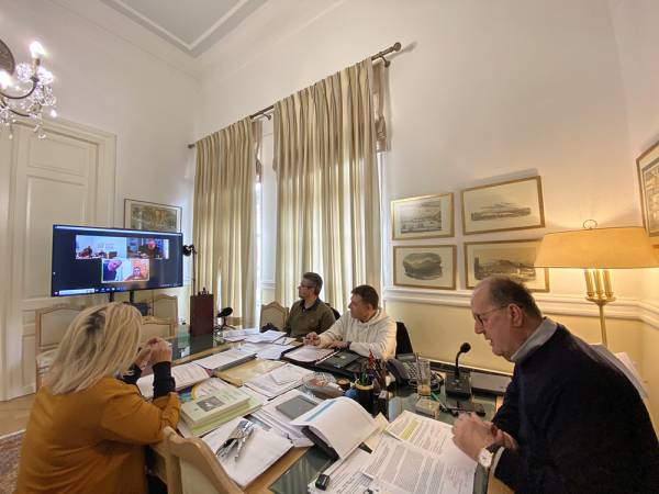 Θα διακοπούν το καλοκαίρι οι εργασίες στον παραλιακό δρόμο της Στούπας