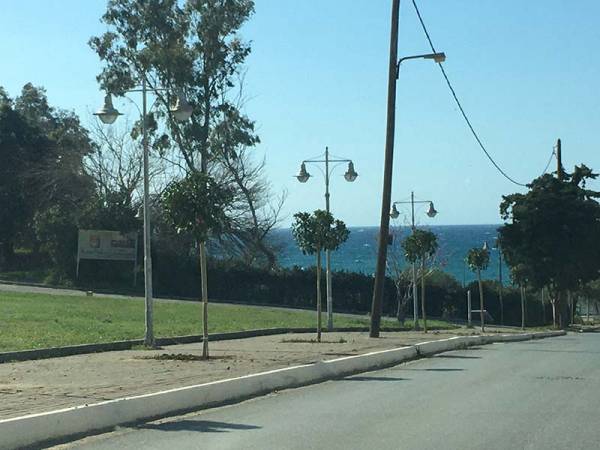 Καλλωπισμός στην παραλία Κυπαρισσίας