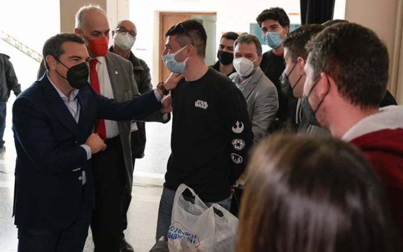 Τσίπρας: Άμεση μείωση του ΦΠΑ στα τρόφιμα και στα προϊόντα μαζικής κατανάλωσης