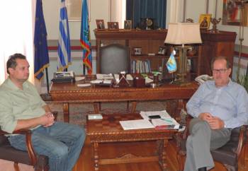 Ο Πάνος Πετρόπουλος στο Δημαρχείο Καλαμάτας