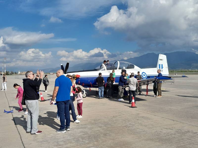 Εντυπωσιακή αεροπορική επίδειξη στην 120 ΠΕΑ (βίντεο-φωτογραφίες)