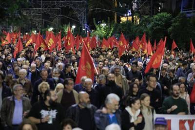 Πλήθος κόσμου στην πορεία για το Πολυτεχνείο (βίντεο)