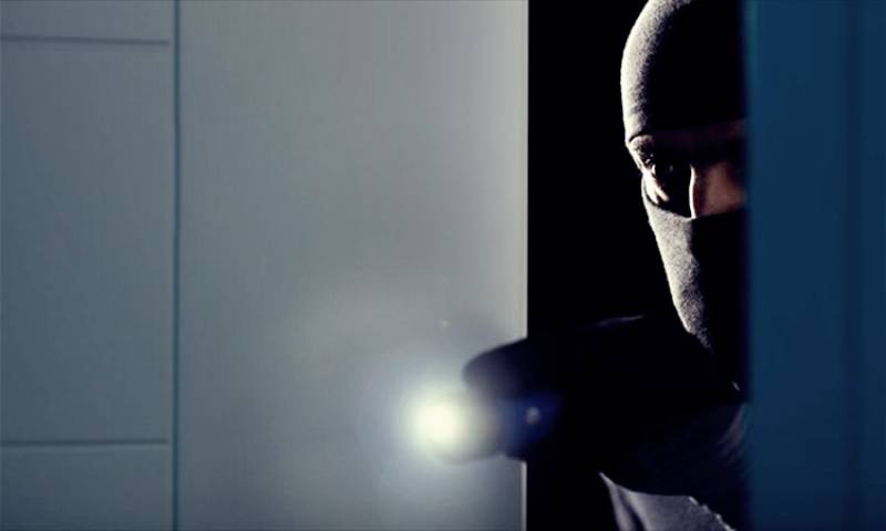 Πήραν χρήματα και χρυσαφικά από σπίτι στα Φιλιατρά