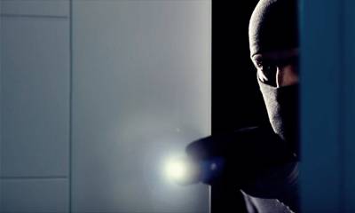 Πήραν χρήματα και χρυσαφικά από σπίτι στα Φιλιατρά