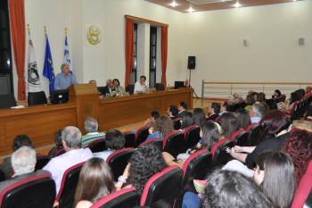 Τιμήθηκαν για το συγγραφικό τους έργο Κουμάντος, Ζερβής και Μπιτσάνης σε εκδήλωση για τη "δύσκολη Δημοκρατία"