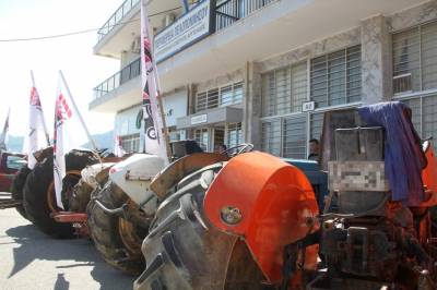 Ζεσταίνουν τα τρακτέρ τους οι αγροτοκτηνοτρόφοι στην Αρκαδία
