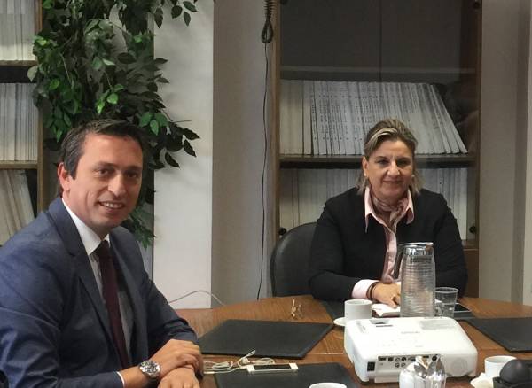 Μπούζα κατά Αλειφέρη και Μαντά για τη σχολή στα Φιλιατρά