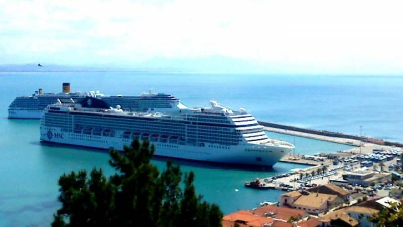 Πύργος: Περισσότεροι από 5.000 επιβάτες κρουαζιερόπλοιων αποβιβάστηκαν σήμερα στο λιμάνι του Κατάκολου, σύμφωνα με τον δήμο