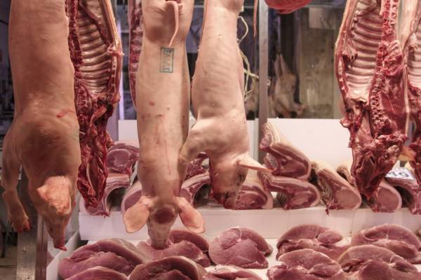 Δήμος Καλαμάτας: 1.598 κιλά χοιρινού κρέατος σε 515 άπορες οικογένειες