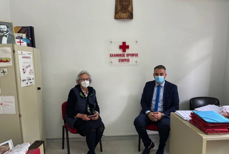 Επίσκεψη Χρονά στον Ερυθρό Σταυρό